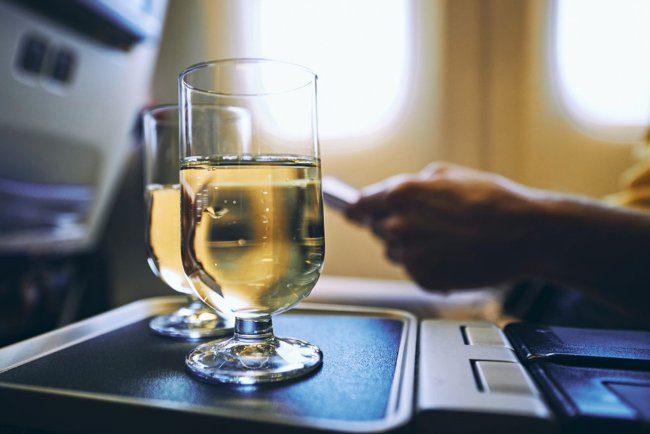 Why You Should Avoid Alcohol Before a Nap on the Plane